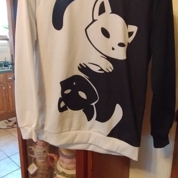 Kitty Cat Ying/Yang theme Womans Pull Over - Picture 2 of 5